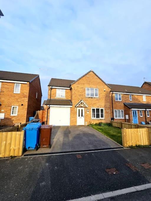 Spacious Modern 4Bd House Kingston upon Hull Exterior photo